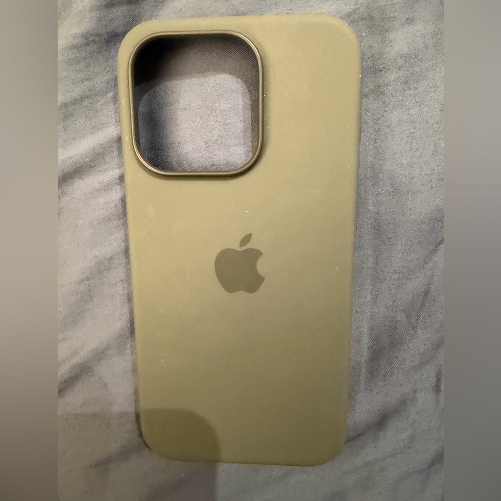 Apple iPhone 15 pro grey case